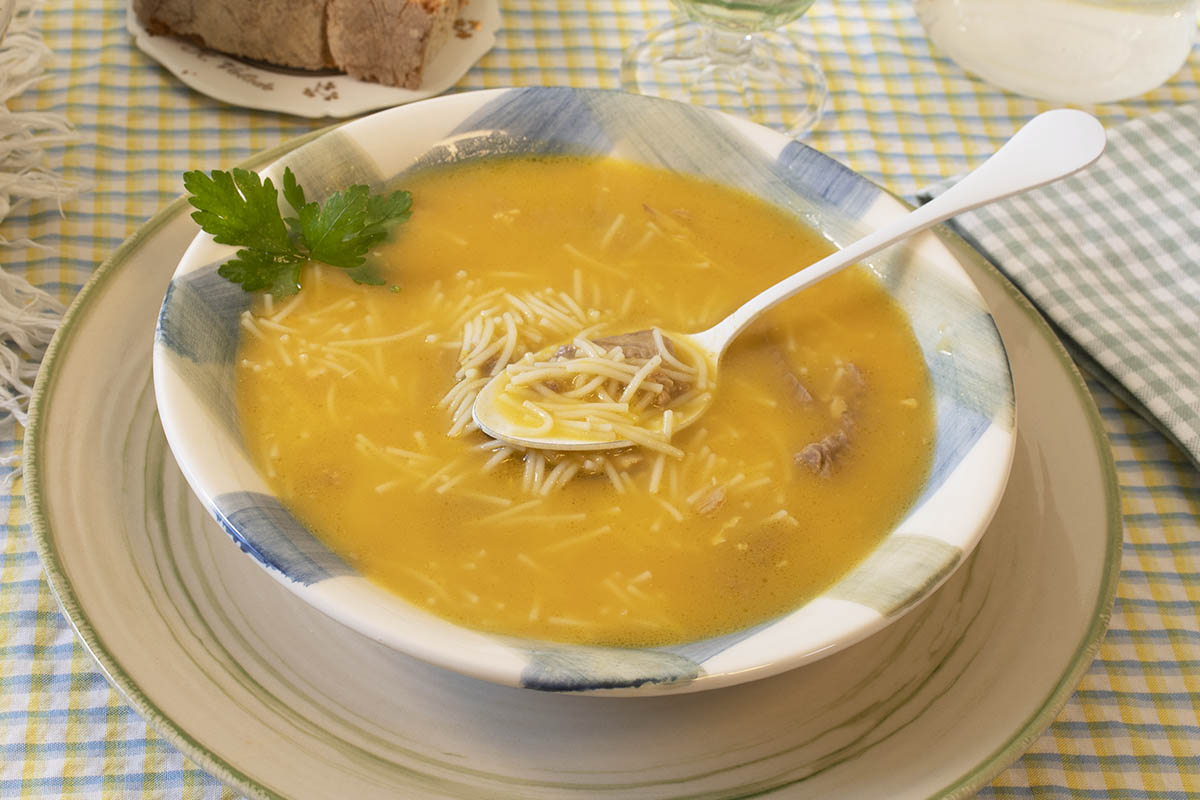 Sopa Inst. Xinful 24 X 65G Carne